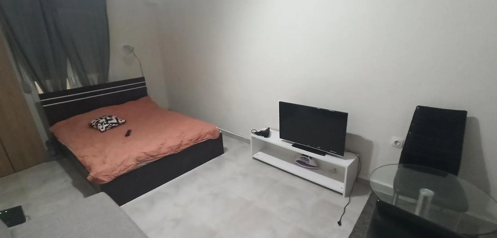 Beautiful 1-Bedroom Apartment Next To Center Salonic
