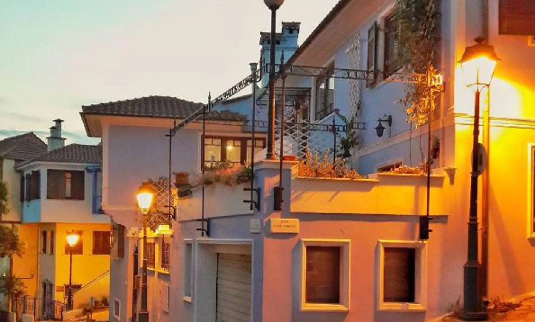 Beautiful 1-Bedroom Apartment Next To Center Salonic